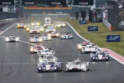 Start: #8 Toyota Racing Toyota TS040-Hybrid: Anthony Davidson, Sebastien Buemi and #20 Porsche Team Porsche 919 Hybrid: Mark Webber, Brendon Hartley, Timo Bernhard lead