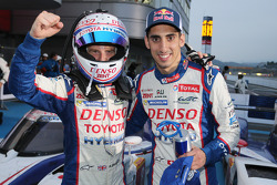 Racewinnaars Anthony Davidson, Sebastien Buemi vieren feest