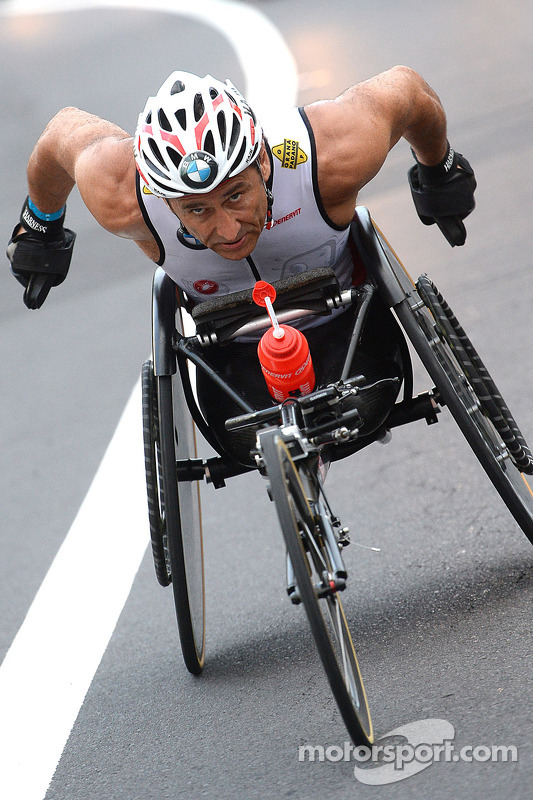 Alex Zanardi participe au triathlon d'Hawaii