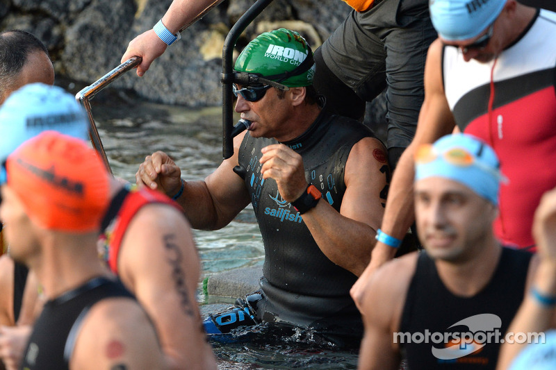 Alex Zanardi compite en el triatlón de larga distancia en Hawaii