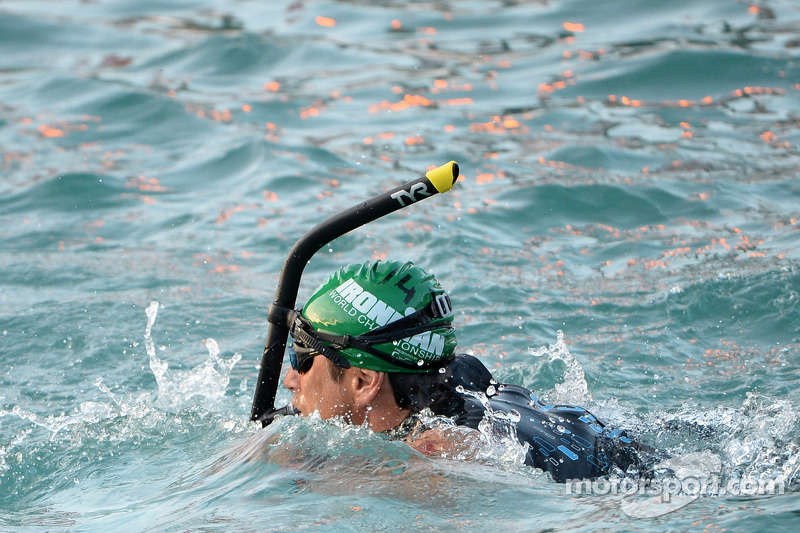 Alex Zanardi compite en el triatlón de larga distancia en Hawaii