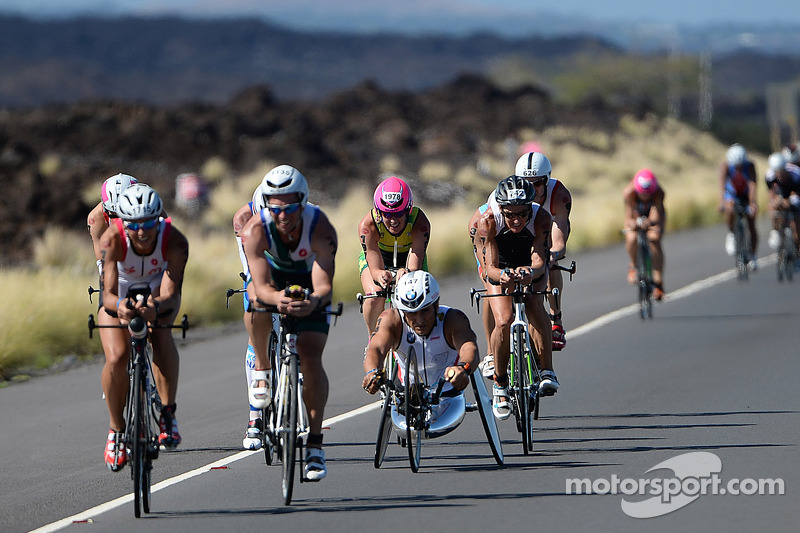 Alex Zanardi compite en el triatlón de larga distancia en Hawaii