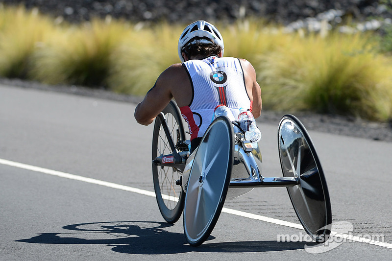 Alex Zanardi compite en el triatlón de larga distancia en Hawaii