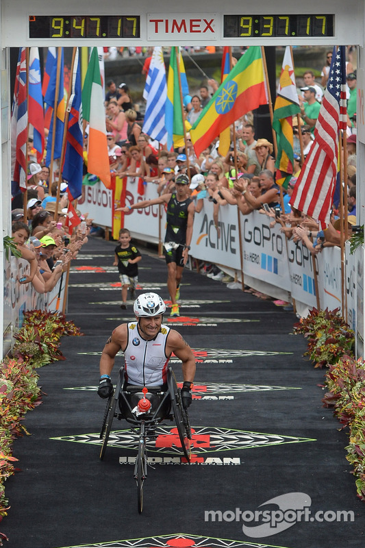 Alex Zanardi compite en el triatlón de larga distancia en Hawaii