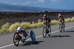 Alex Zanardi compete em triatlo de longa distância no Havaí