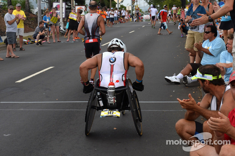 Alex Zanardi compite en el triatlón de larga distancia en Hawaii