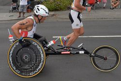 Alex Zanardi gareggia nell'Hawaii long-distance triathlon