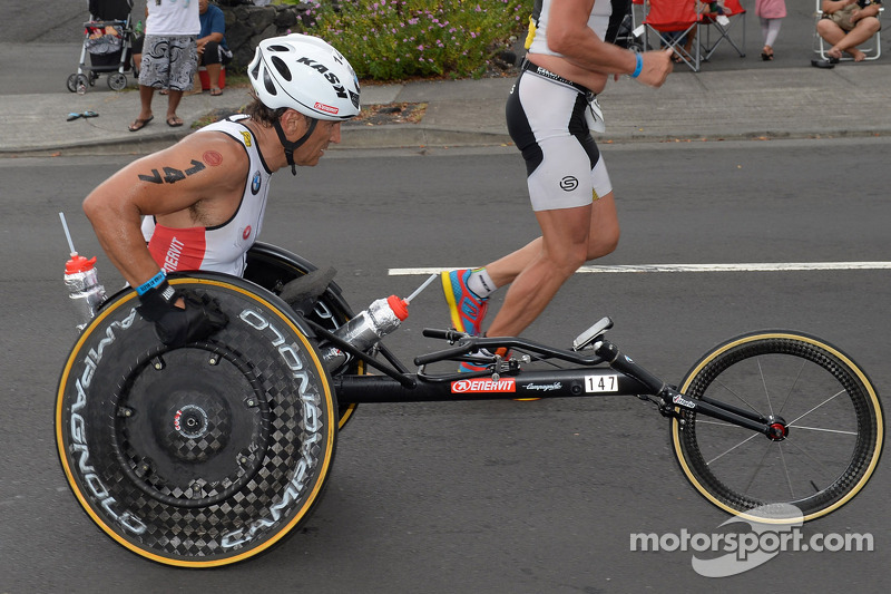 Alex Zanardi compite en el triatlón de larga distancia en Hawaii