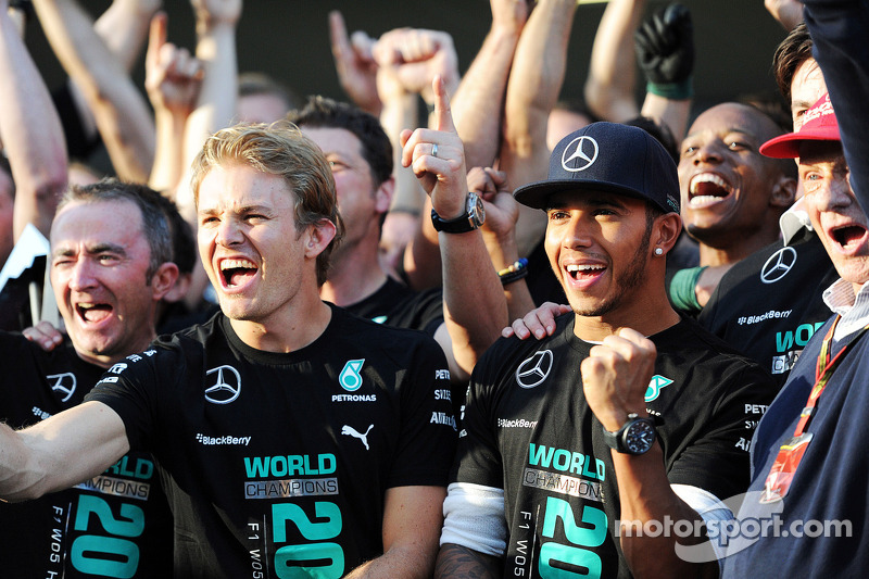 (L to R): Paddy Lowe, Mercedes AMG F1 Executive Director, Mercedes AMG F1; Lewis Hamilton, Mercedes 