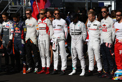 Los pilotos tienen un momento en relación con Jules Bianchi, Marussia F1 Team MR03