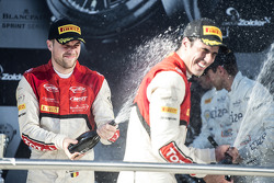 Podium: race winners Cesar Ramos, Laurens Vanthoor
