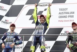 Podio: ganador de la carrera de Valentino Rossi, segundo lugar Jorge Lorenzo, el tercer lugar Bradle