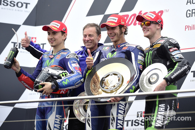 Podio: vincitore della gara Valentino Rossi, secondo posto di Jorge Lorenzo, terzo posto Bradley Smi