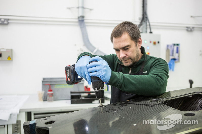 Tour of Caterham F1 Team's Leafield factory