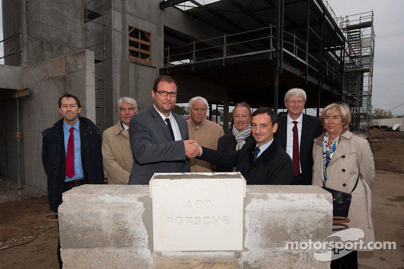 Marc Ouayoun, director general de Porsche Francia, y Pierre Fillon, Presidente del Automóvil Club de