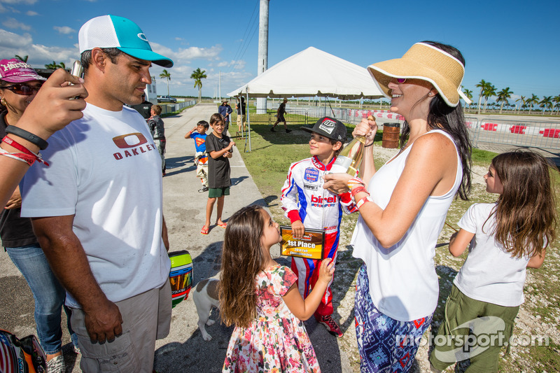 Juan Pablo Montoya con su esposa Connie Montoya y su hijo Sebastián Montoya, Homestead 2014