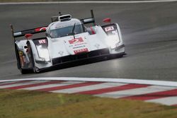 #2 Audi Sport Team Joest Audi R18 e-tron quattro: Marcel Fässler, Andre Lotterer, Benoit Tréluyer