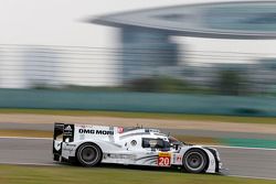 #20 Porsche Team Porsche 919 Hybrid: Mark Webber, Brendon Hartley, Timo Bernhard