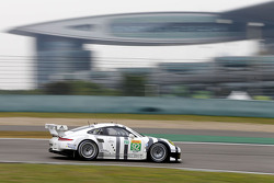 #92 Porsche Team Manthey Porsche 911 RSR: Patrick Pilet, Frederic Makowiecki