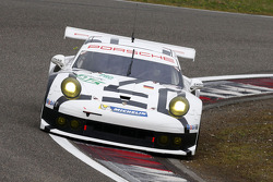 #92 Porsche Team Manthey Porsche 911 RSR: Patrick Pilet, Frederic Makowiecki