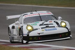 #92 Porsche Team Manthey Porsche 911 RSR: Patrick Pilet, Frederic Makowiecki