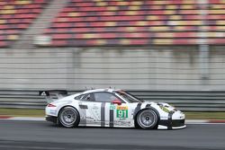 #91 Porsche Team Manthey Porsche 911 RSR: Richard Lietz, Jörg Bergmeister