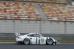 #92 Porsche Team Manthey Porsche 911 RSR: Patrick Pilet, Frederic Makowiecki