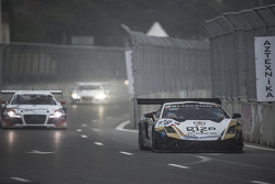 #28 Grasser Racing Team Lamborghini LFII: Hari Proczyk, Jeroen Bleekemolen