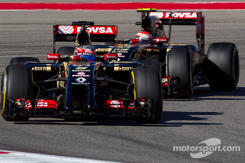 Romain Grosjean, Lotus F1 E22 ve takım arkadaşı Pastor Maldonado, Lotus F1 E21