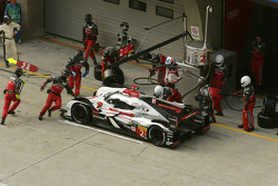 #2 Audi Sport Team Joest Audi R18 e-tron quattro: Marcel Fässler, Andre Lotterer, Benoit Tréluyer