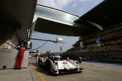#1 Audi Sport Team Joest Audi R18 e-tron quattro: Lucas di Grassi, Loic Duval, Tom Kristensen