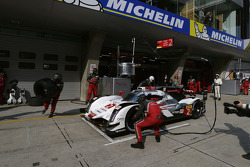 #2 Audi Sport Team Joest Audi R18 e-tron quattro: Marcel Fässler, Andre Lotterer, Benoit Tréluyer