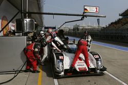 #1 Audi Sport Team Joest Audi R18 e-tron quattro: Lucas di Grassi, Loic Duval, Tom Kristensen