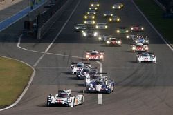 Start: #14 Porsche Team Porsche 919 Hybrid: Romain Dumas, Neel Jani, Marc Lieb leads