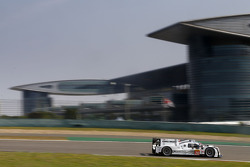 #20 Porsche Team Porsche 919 Hybrid: Mark Webber, Brendon Hartley, Timo Bernhard