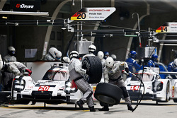 #20 Porsche Team Porsche 919 Hybrid: Mark Webber, Brendon Hartley, Timo Bernhard
