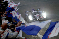 #8 Toyota Racing Toyota TS040-Hybrid: Anthony Davidson, Sebastien Buemi takes the win