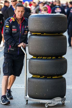 Red Bull Racing mechanic with Pirelli tyres
