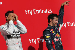 Lewis Hamilton, Mercedes AMG F1 Team and Daniel Ricciardo, Red Bull Racing