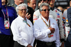 (L to R): Bernie Ecclestone, with Mario Andretti, Circuit of The Americas' Official Ambassador on the grid