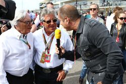 Kai Ebel, RTL TV com Bernie Ecclestone, e Mario Andretti,