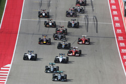 Nico Rosberg, Mercedes AMG F1 W05 leads at the start of the race
