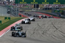 Nico Rosberg, Mercedes AMG F1 W05 leads at the start of the race