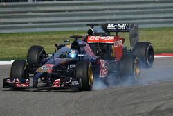 Jean-Eric Vergne, Scuderia Toro Rosso STR9 locks up under braking