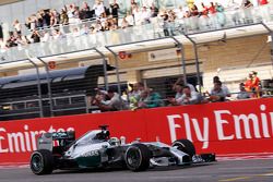 Race winner Lewis Hamilton, Mercedes AMG F1 W05 celebrates at the end of the race