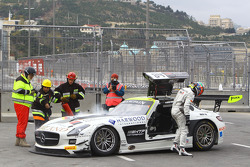 #84 HTP Motorsport Mercedes SLS AMG GT3: Maximilian Götz, Maximilian Buhk in trouble