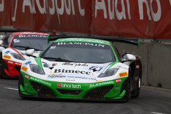 #61 Bhaitech McLaren MP4-12C: Filip Salaquarda, Alvaro Parente