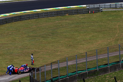 Jean-Eric Vergne, Scuderia Toro Rosso STR9 stops in the second practice session