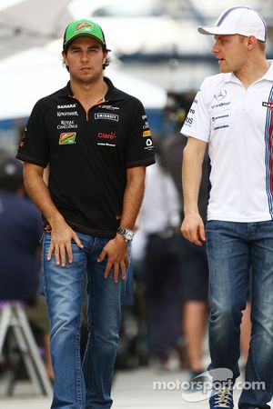 (L to R): Sergio Perez, Sahara Force India F1 with Valtteri Bottas, Williams