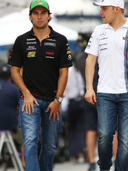 (L to R): Sergio Perez, Sahara Force India F1 with Valtteri Bottas, Williams